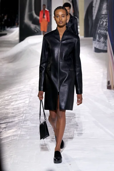 Look 15